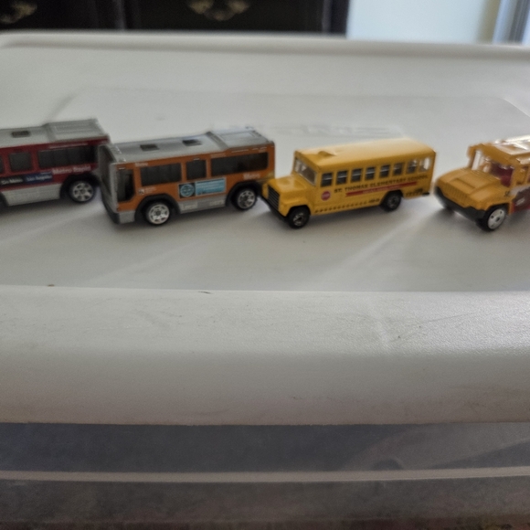 Matchbox Bus Lot - Picture 1 of 8